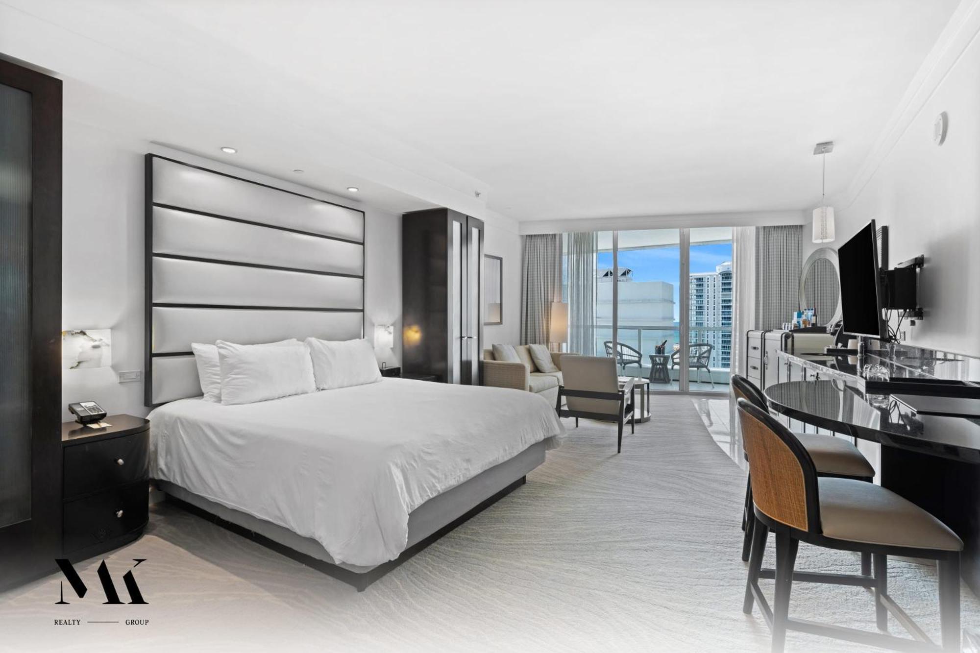 Fontainebleau Balcony W Ocean + Bay View Apartment Miami Beach
