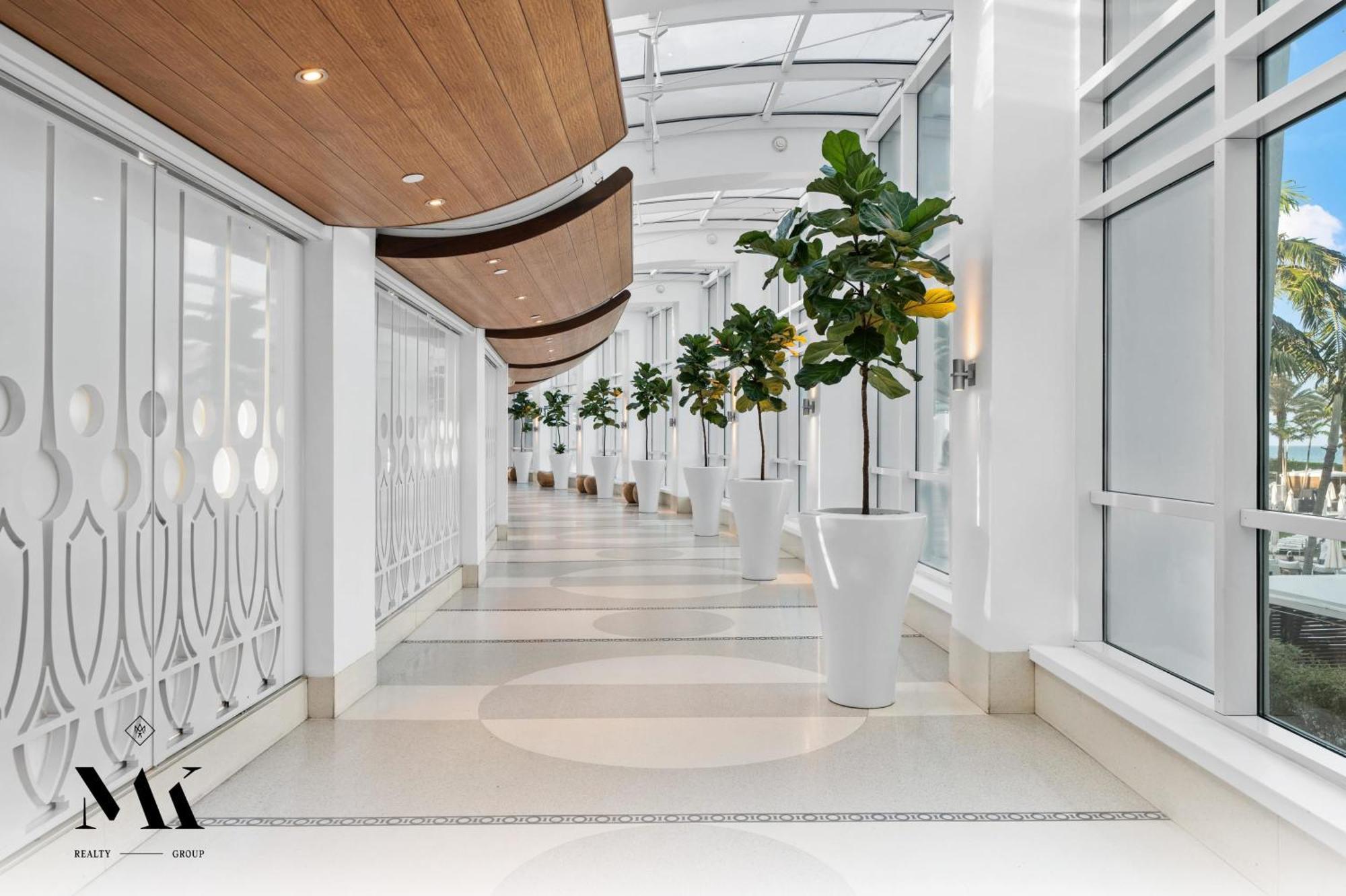 Fontainebleau Balcony W Ocean + Bay View Apartment